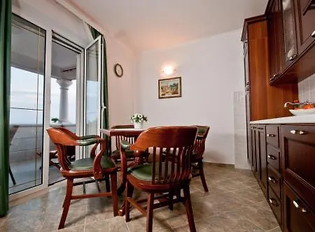 Barba Petra Dvori Apartment Sumartin